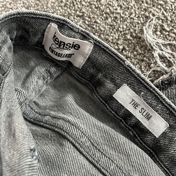 Size 8 or 29 Gray Kenzie Crop Jeans.  Like new condition. - Picture 2 of 5